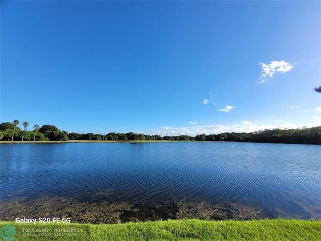 Building Photo - 2767 Carambola Cir N