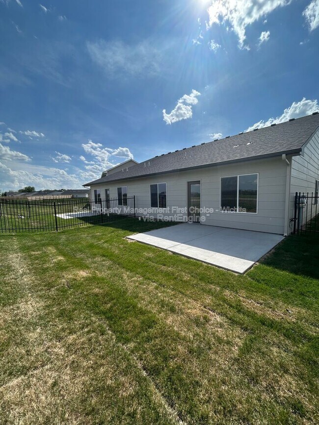 Building Photo - 157 N Gowen St