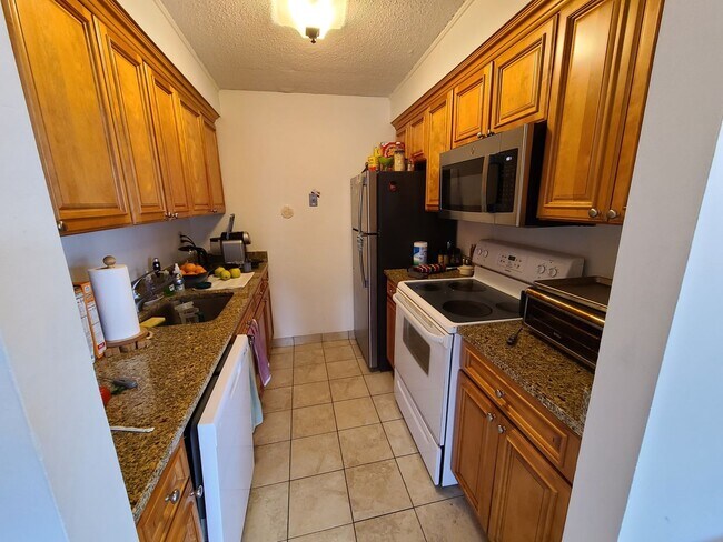 Foto del edificio - Kenmore Square - Balcony - Pool - Doorman - Garage Parking