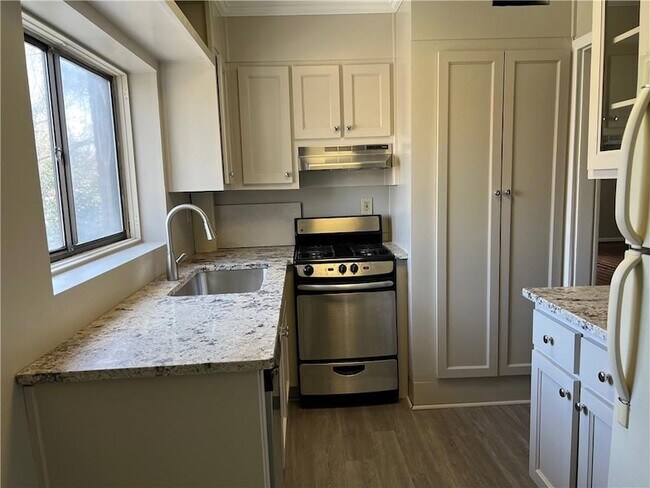 Building Photo - 282 Ardmore Cir NW
