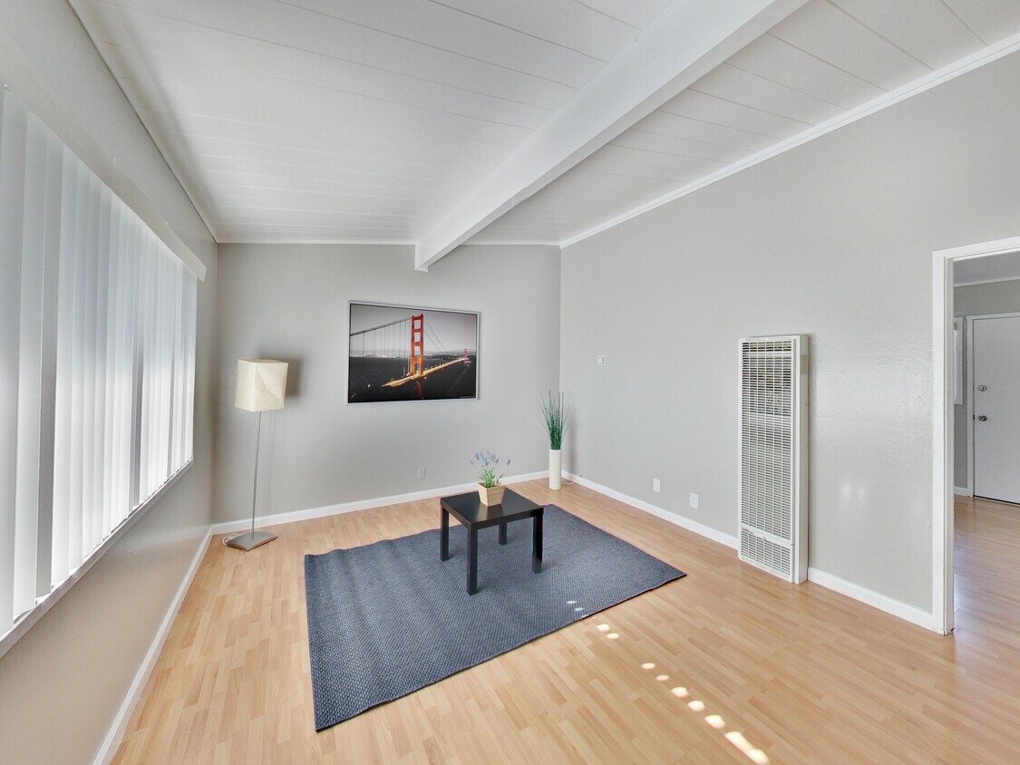 Primary Photo - 2554 E 16th St