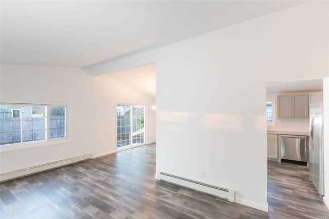 Building Photo - 28 Ashwood Dr