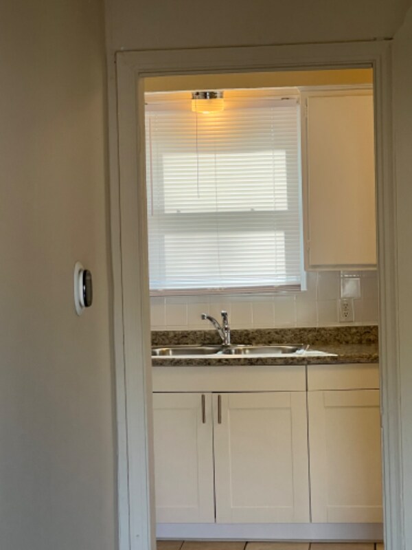 Foto del edificio - 2348 E 37th St