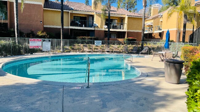 Foto del edificio - 10655 Lemon Ave