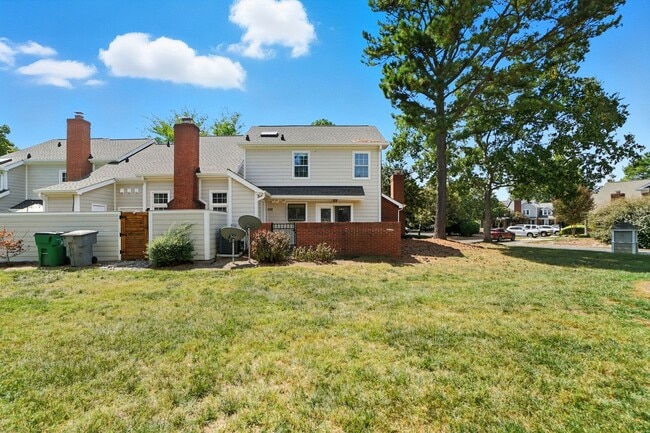 Building Photo - 9221 N Vicksburg Park Ct