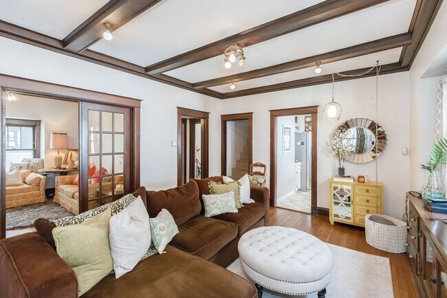 Foto del edificio - Fantastic West Plaza Bungalow