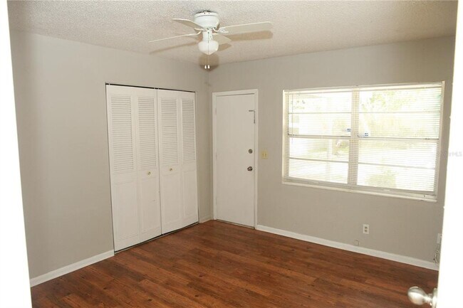 Building Photo - 695 Ave G SE