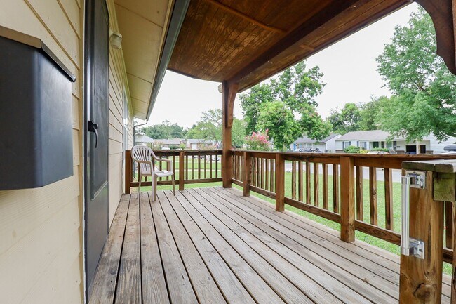 Building Photo - Charming 2 Bed, 1 Bath Home!
