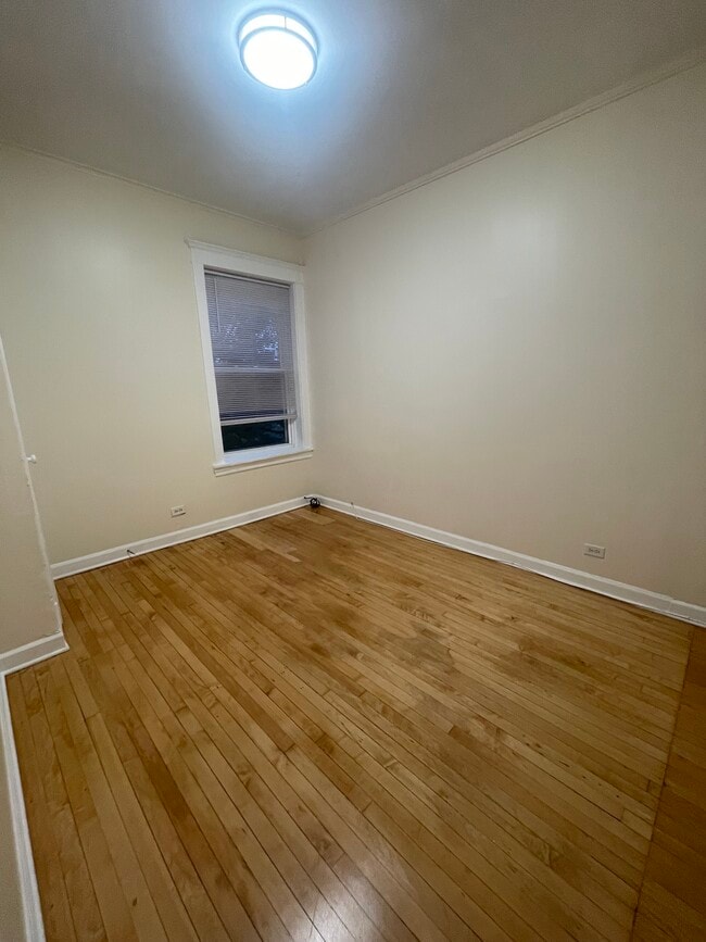 Building Photo - 5120 N Kenmore Ave