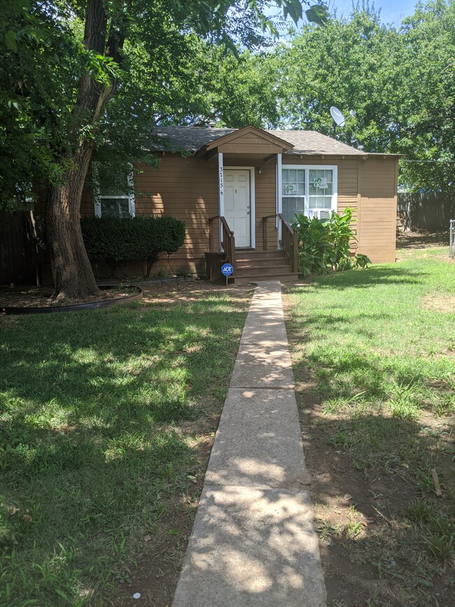 Walkway in front yard - 3715 Trellis Ct