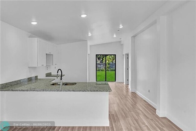 Foto del edificio - 1911 NW 8th St