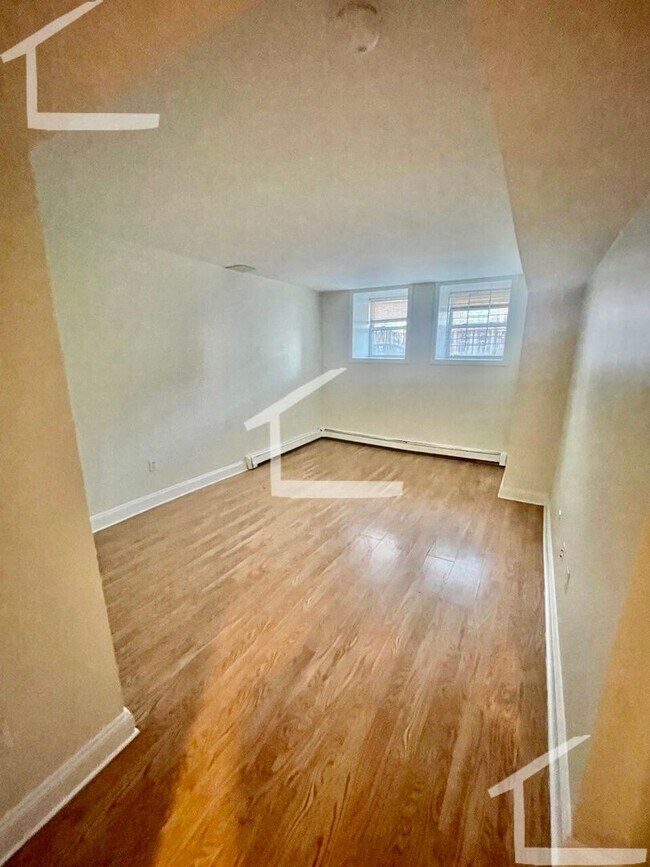 Foto del edificio - Large 3 bed unit in Allston near the Green...
