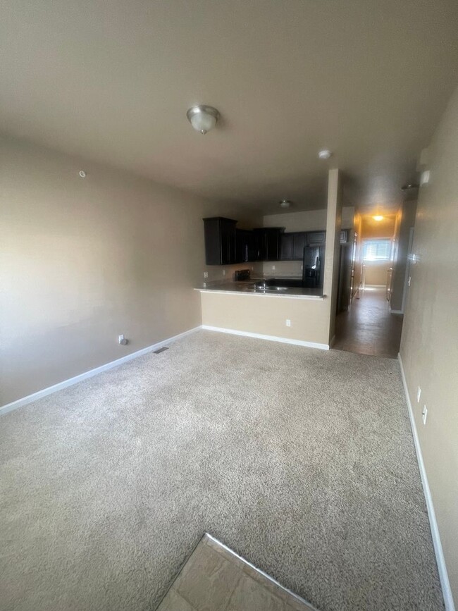 Building Photo - 3 Bedroom Townhome in Colorado Springs