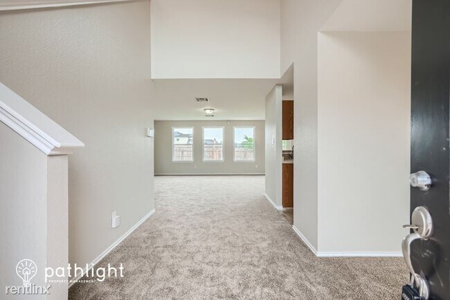 Foto del edificio - 5 br, 3 bath House - 102 Blackman Tr UNIT