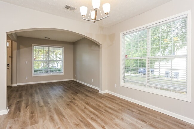 Building Photo - 7039 Hillcrest Chase Ln