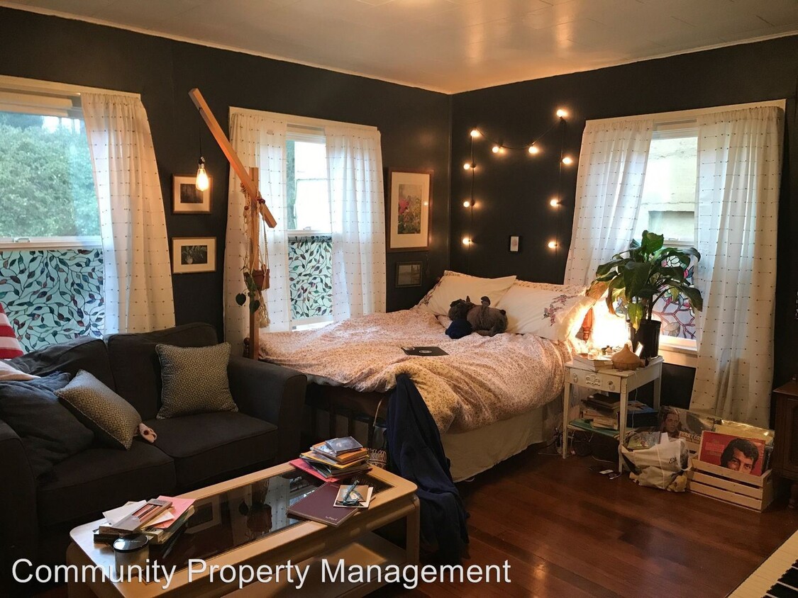 Primary Photo - 283 W Marine Dr