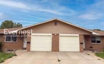 Building Photo - 1527 Stuart St