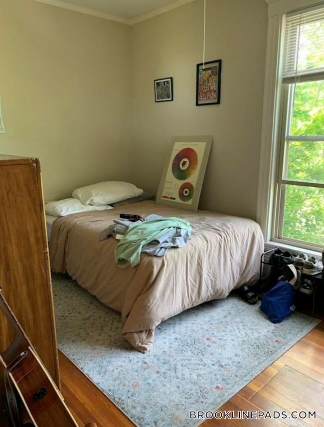 Foto del edificio - 96 Winthrop Rd