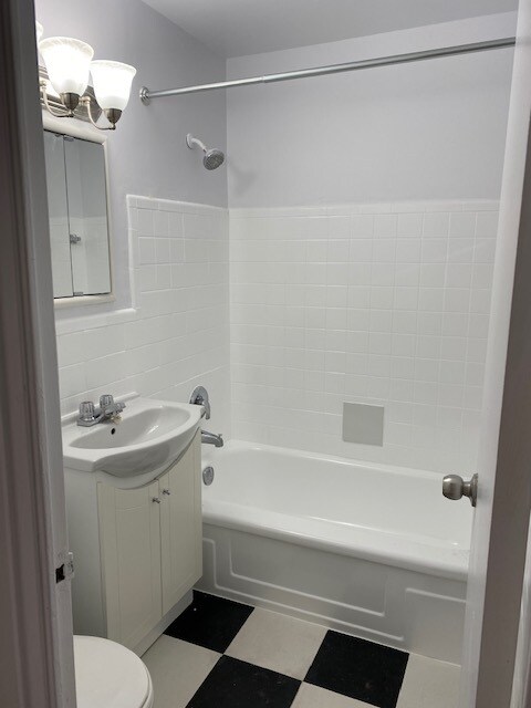 Building Photo - 1 Bedroom Lakeside Unit