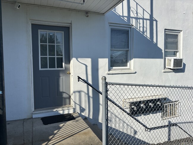 Building Photo - 55 Bouton St