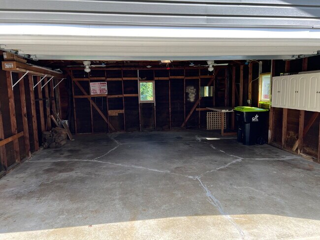 Building Photo - Charming 3-Bed Home - $1900/ month