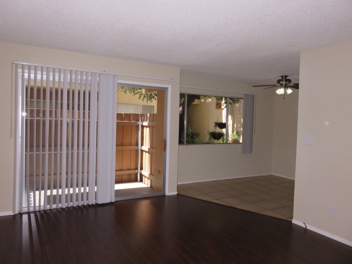 Foto principal - 21721 Roscoe Blvd