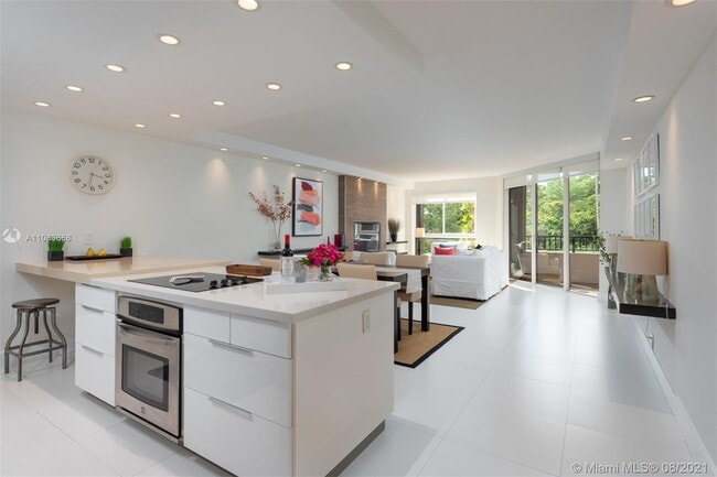 Building Photo - 161 Crandon Blvd