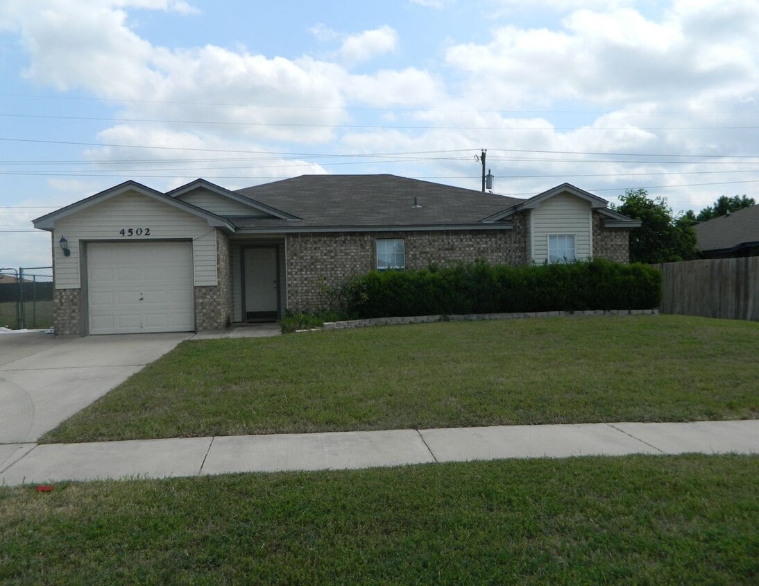 Primary Photo - Available NOW!!!! Gorgeous 1 story, 3 bedr...
