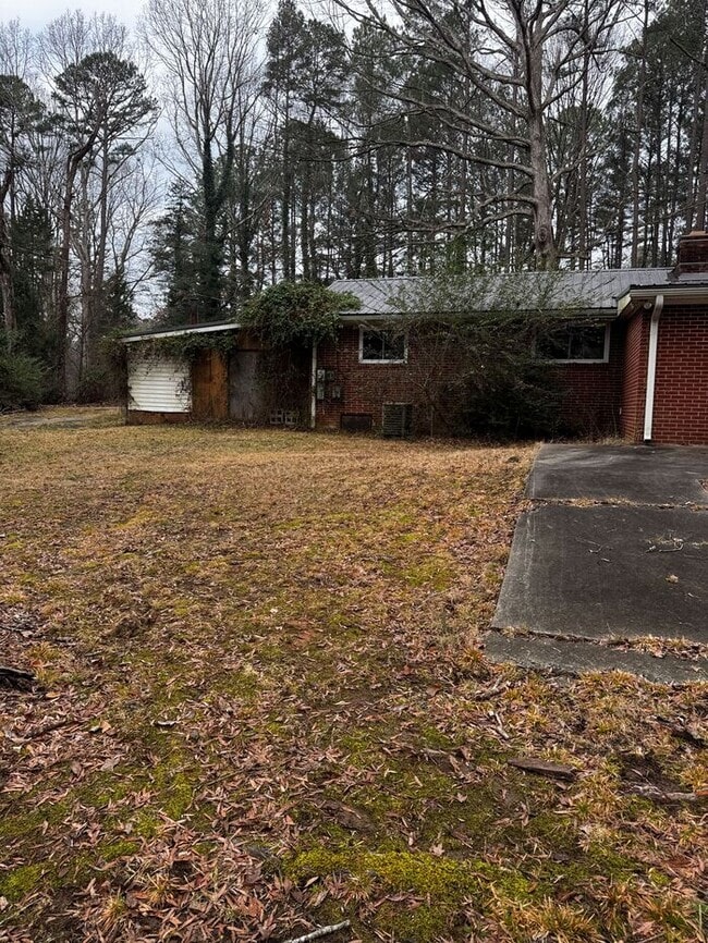 Foto del edificio - 215 Clark Rd