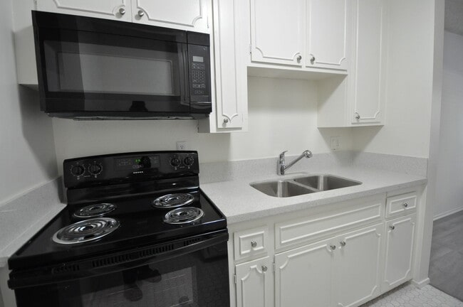 Foto del edificio - 4936 Whitsett Ave