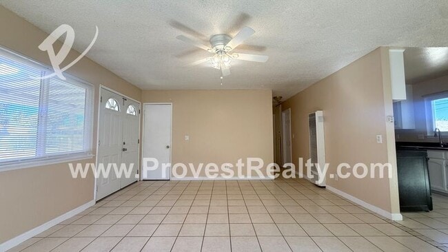 Foto del edificio - 16042 Smoke Tree St