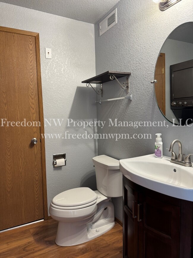 Building Photo - 2818 60th Ln SE