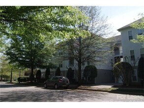 Building Photo - 18710 Oakhurst Blvd