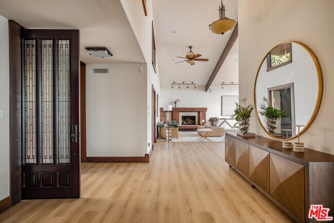 Foto del edificio - 620 Resolano Dr