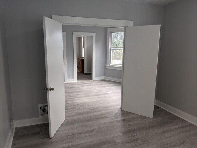 Building Photo - 1403 Corbin Ave