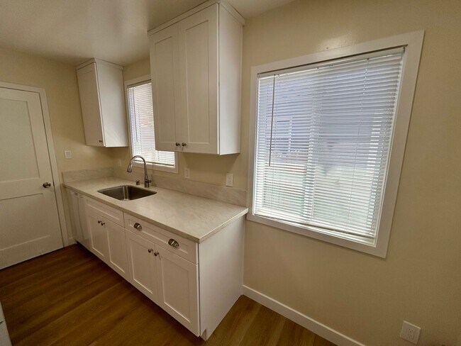 Foto del edificio - 1254 Lillian Ave