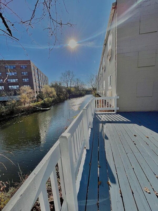 Foto del edificio - 111 S Summit St