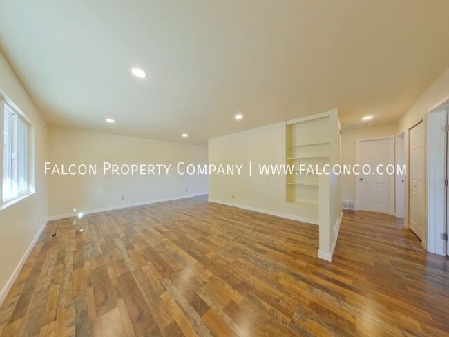 Photo - 475 Loomis Ave House