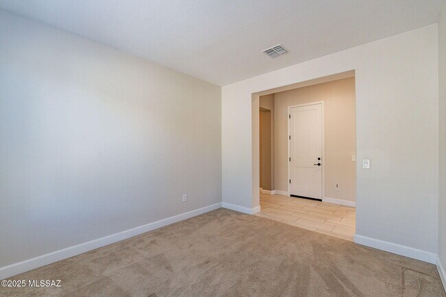 Building Photo - 39548 S Summerwood Dr