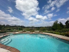 Building Photo - 637 Lynwood St