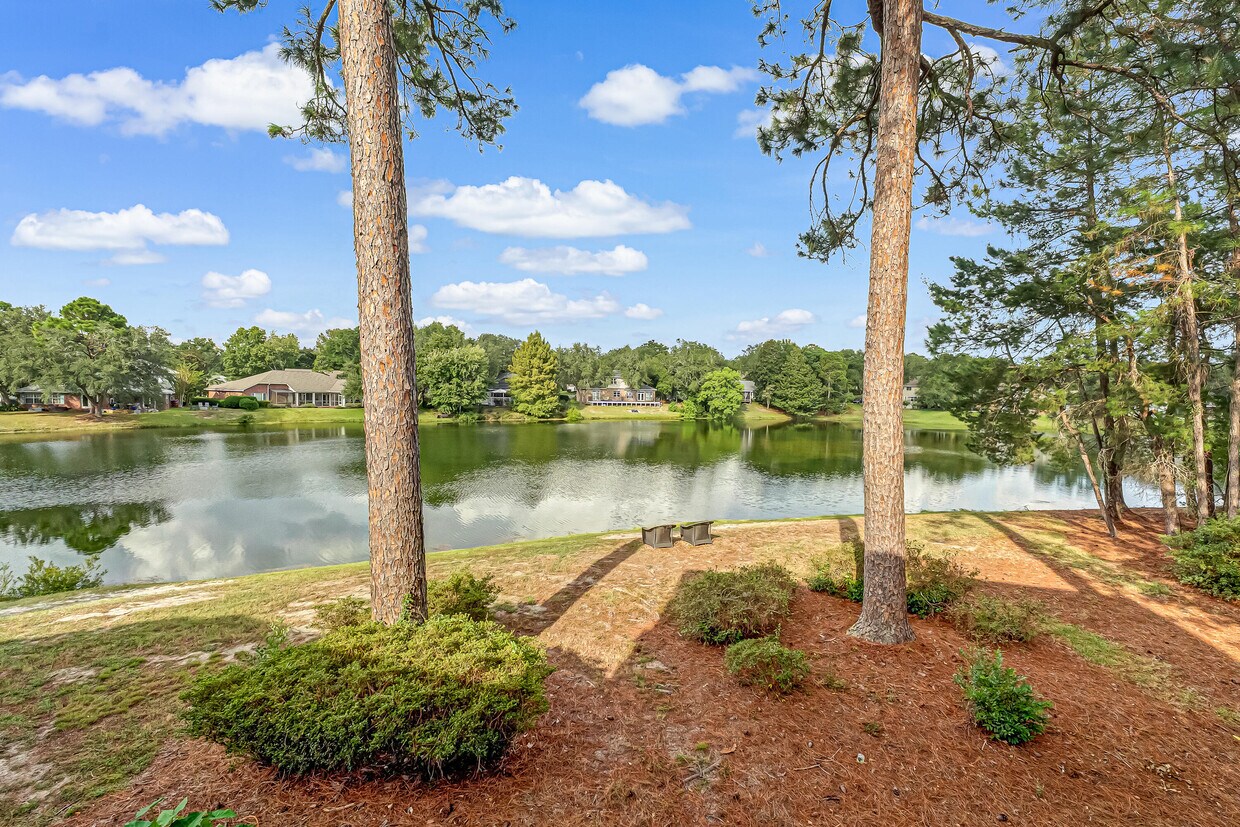 Foto principal - 208 Southlake Ct