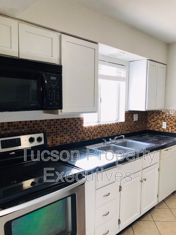 Foto del edificio - 7742 E Tanque Verde Ln