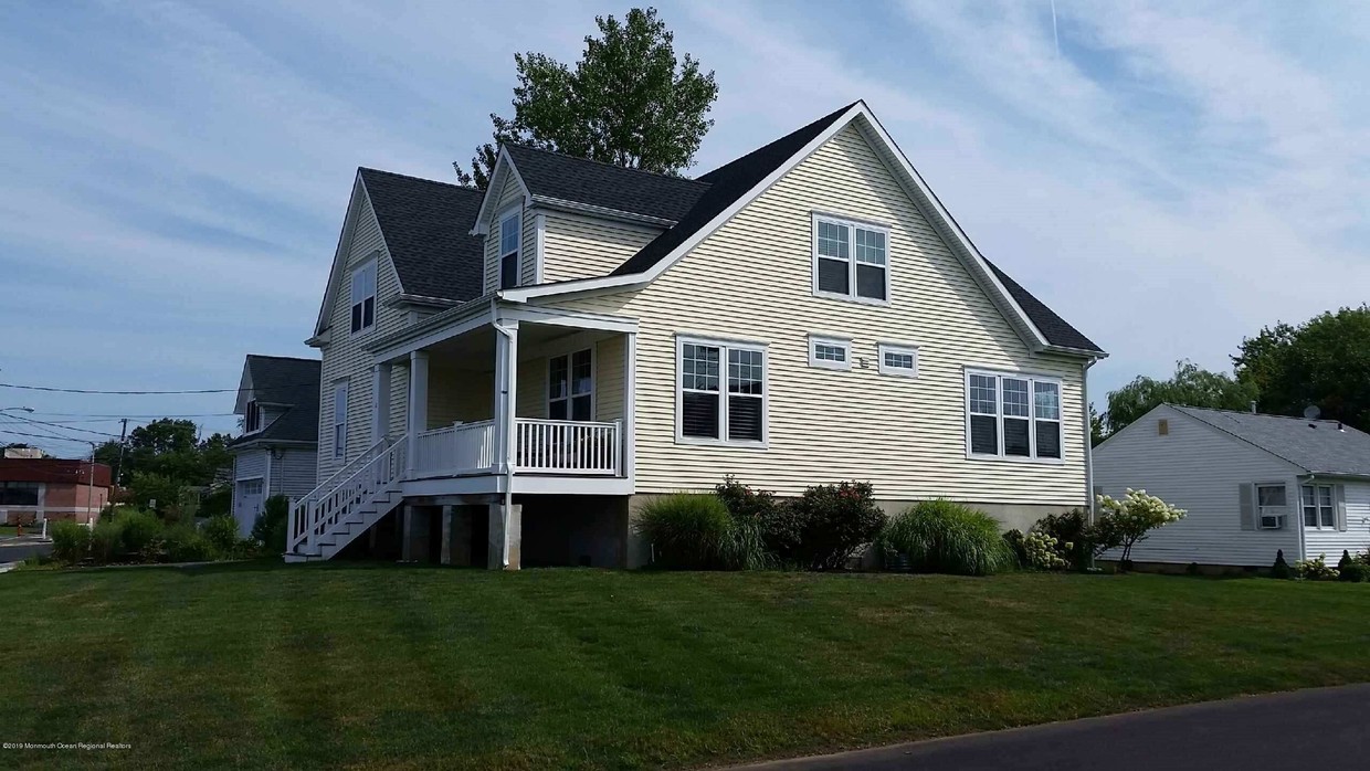 1 Margaret Pl, Monmouth Beach, NJ 07750 House Rental in Monmouth