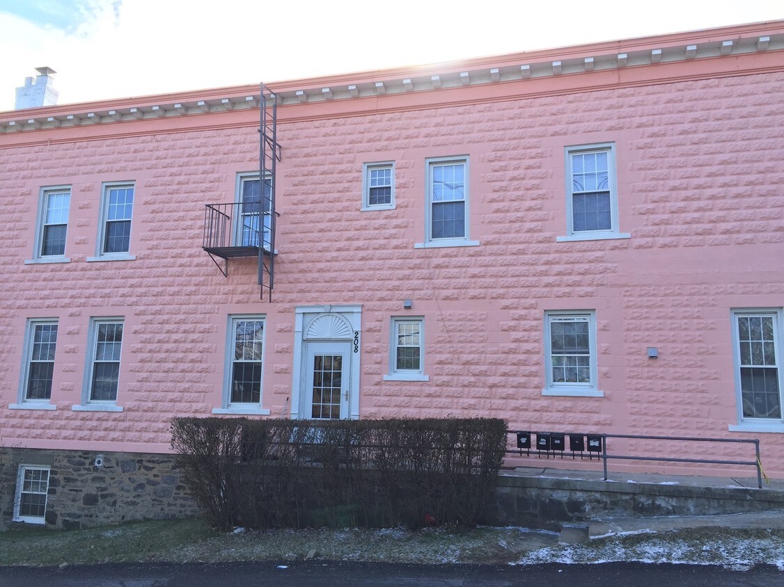 Primary Photo - 208 Tompkins Ave