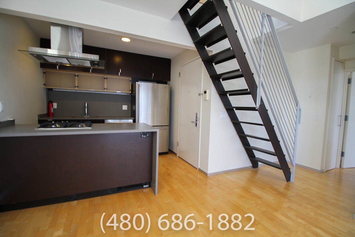 Primary Photo - 358 Manhattan Ave