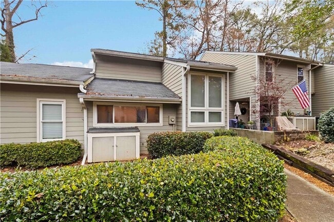 Building Photo - 1960 Variations Dr NE