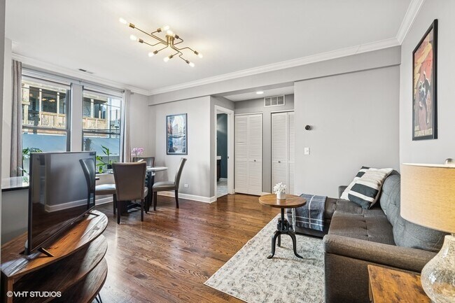 Foto del edificio - 743 W Cornelia Ave