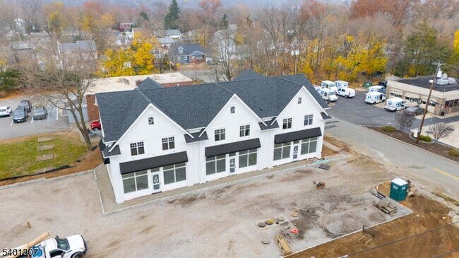 Building Photo - 445 Ramapo Valley Rd