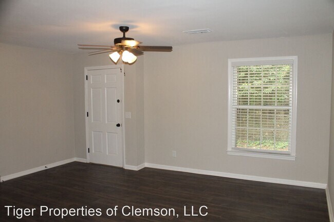 Building Photo - 106 Strode Cir