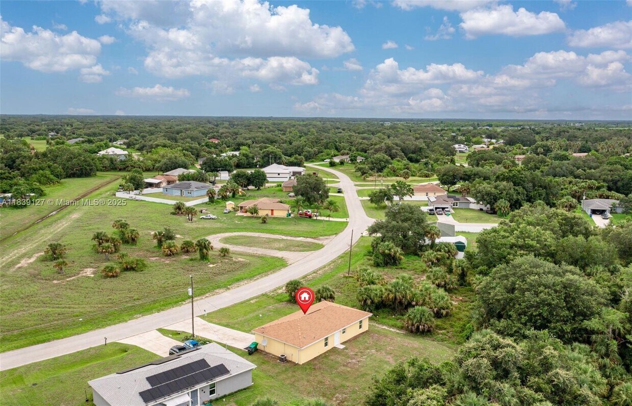 Foto principal - 2069 Detroit Dr